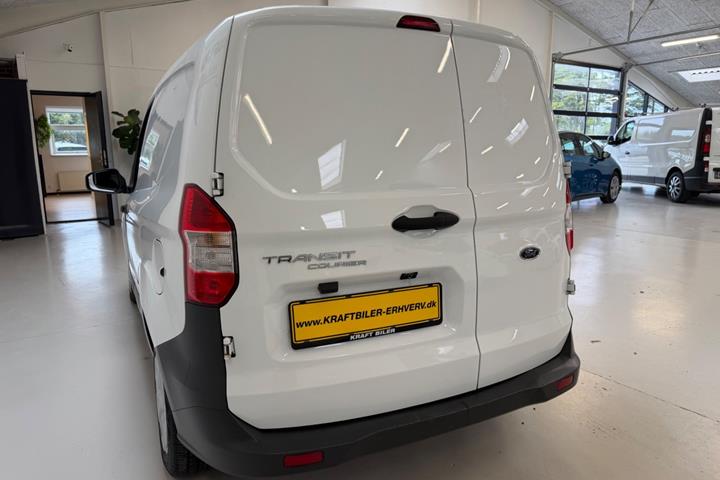 Hvid Ford Transit Courier fra 2021