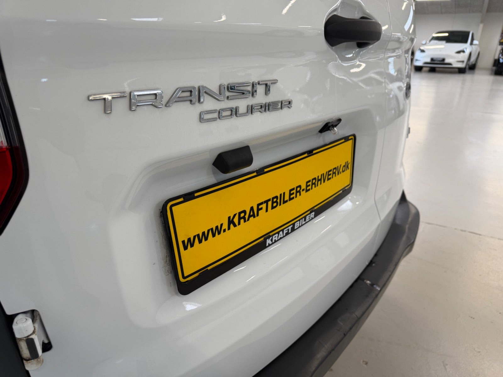 Hvid Ford Transit Courier fra 2021