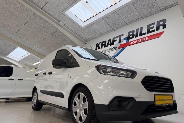 Hvid Ford Transit Courier fra 2021