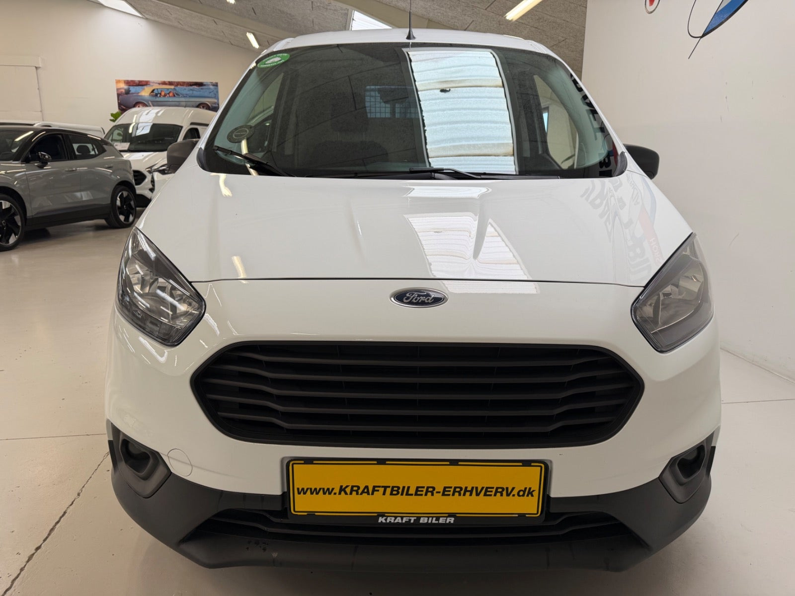 Hvid Ford Transit Courier fra 2021