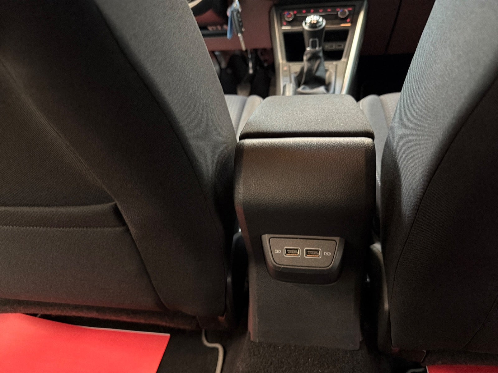 Sølv VW Polo fra 2019
