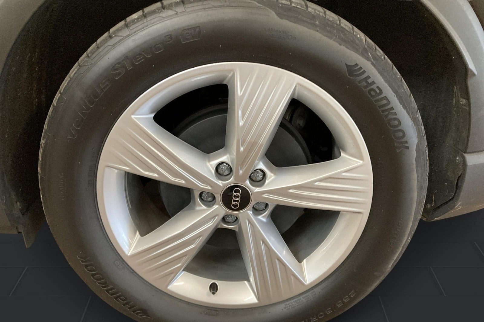 Sort Audi Q4 e-tron fra 2024