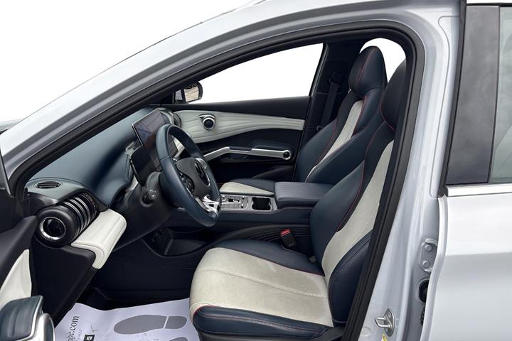 Sølv BYD Atto 3 fra 2023