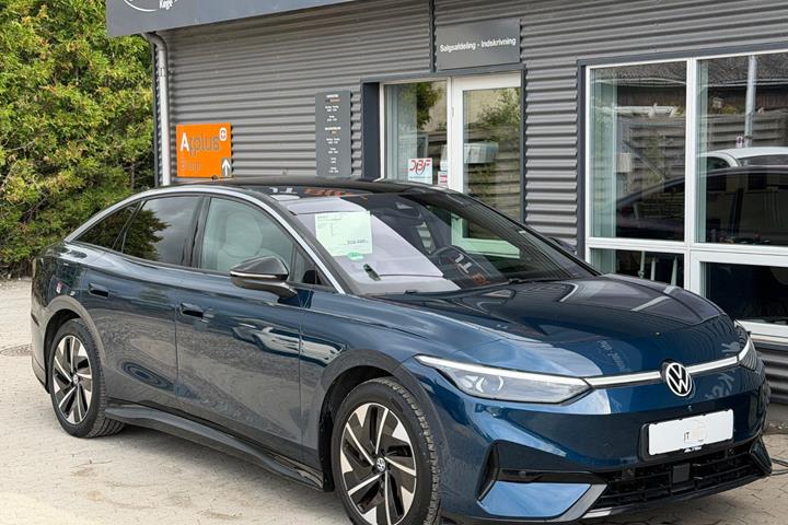 Blå VW ID.7 fra 2024 set udefra