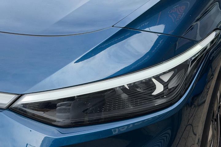 Blå VW ID.7 fra 2024