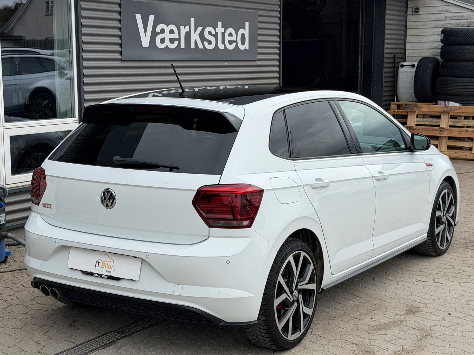 Hvid VW Polo fra 2020