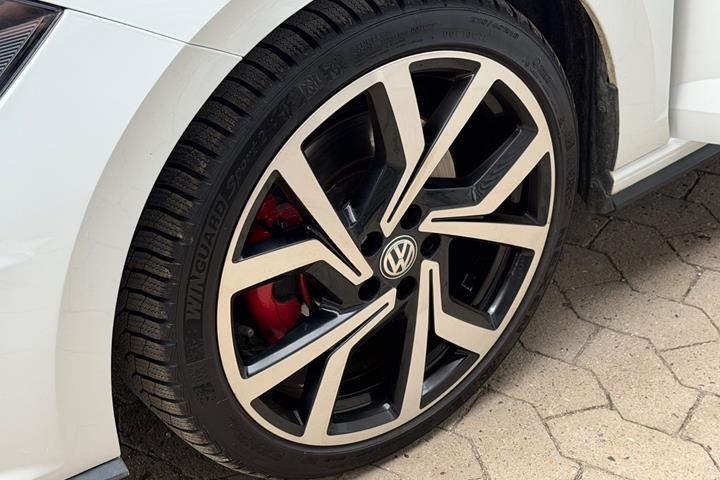 Hvid VW Polo fra 2020