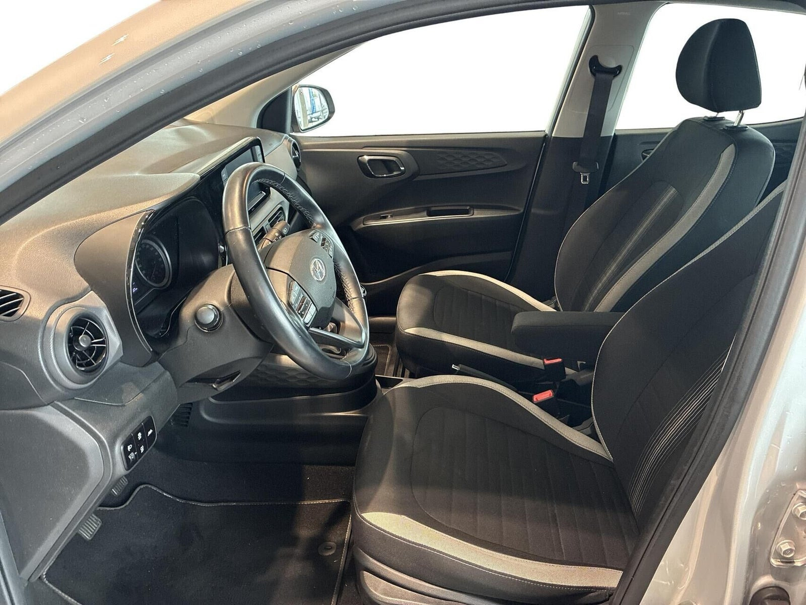 Sort Hyundai i10 fra 2023