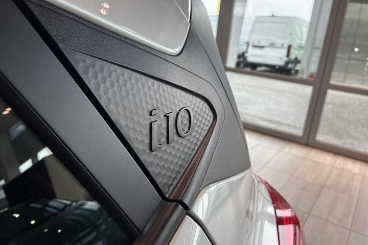 Sort Hyundai i10 fra 2023