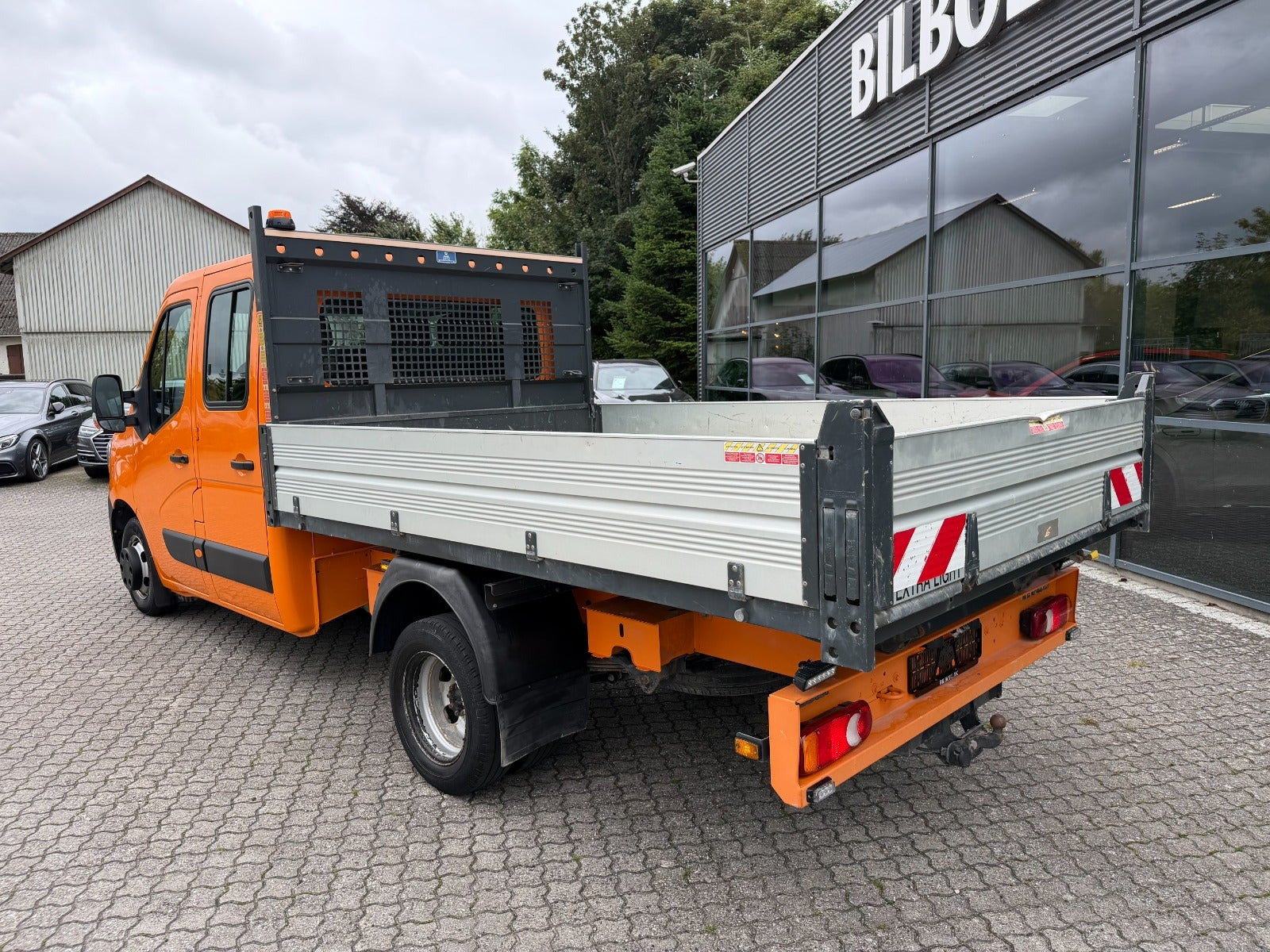 Orange Renault Master IV T35 fra 2021
