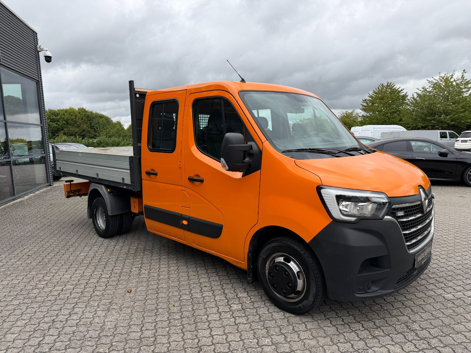 Orange Renault Master IV T35 fra 2021