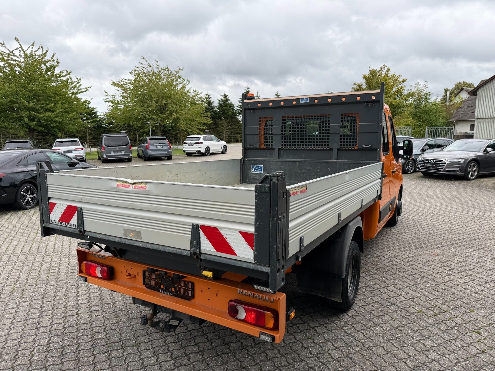Orange Renault Master IV T35 fra 2021