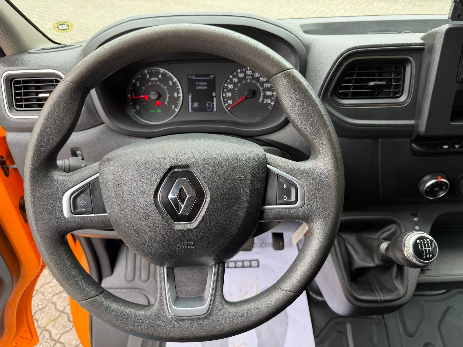 Orange Renault Master IV T35 fra 2021