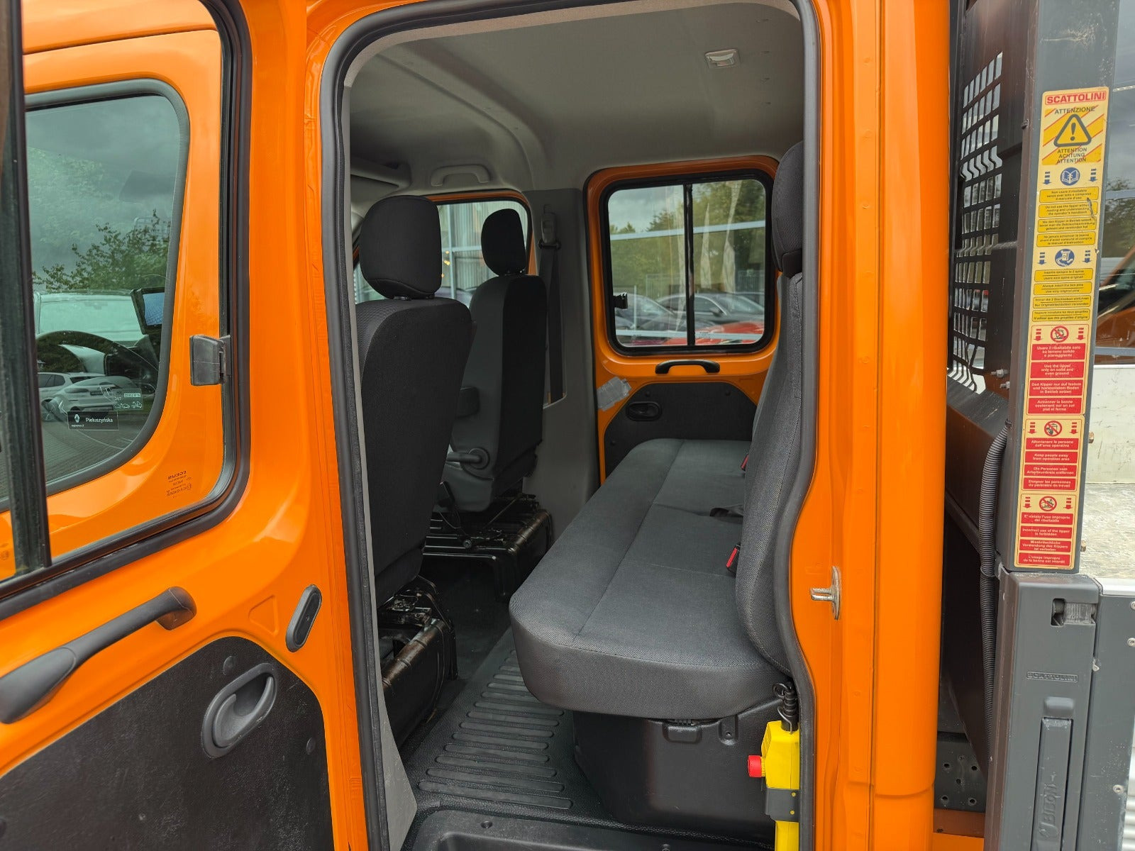 Orange Renault Master IV T35 fra 2021