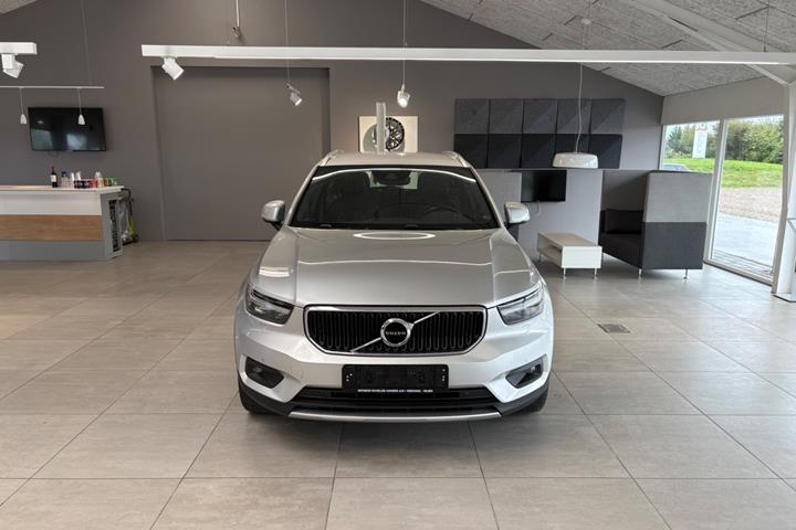 Sølv Volvo XC40 fra 2018
