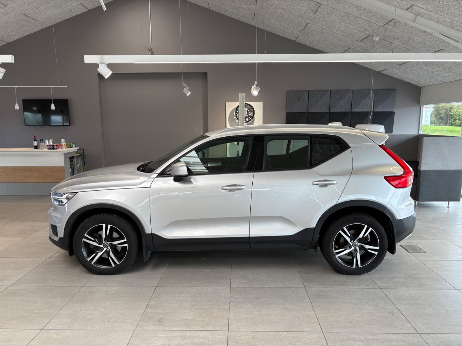 Sølv Volvo XC40 fra 2018