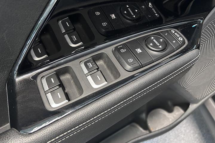 Grå Kia e-Niro fra 2021