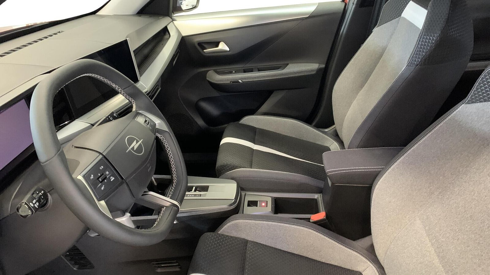 Orange Opel Frontera fra 2025