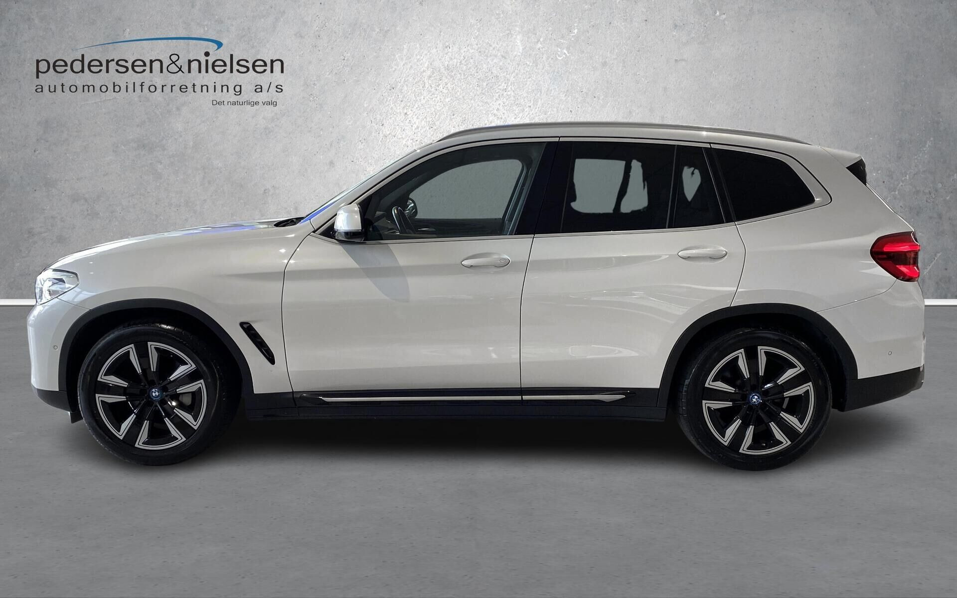 Hvid BMW iX3 fra 2021