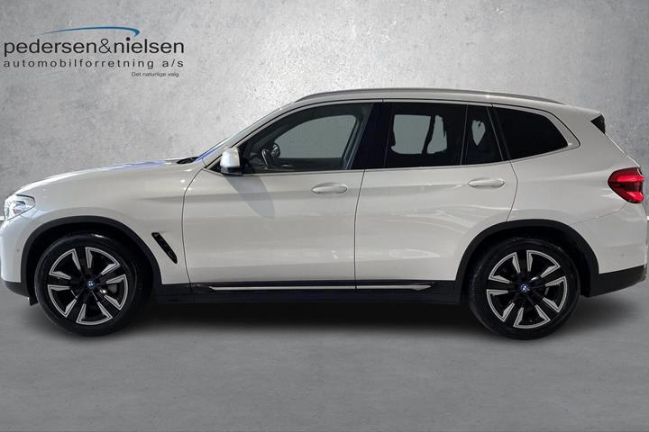 Hvid BMW iX3 fra 2021