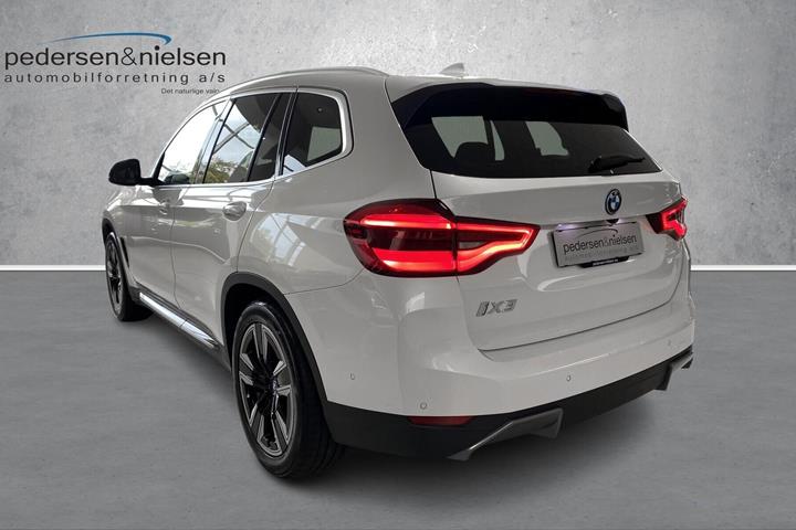 Hvid BMW iX3 fra 2021