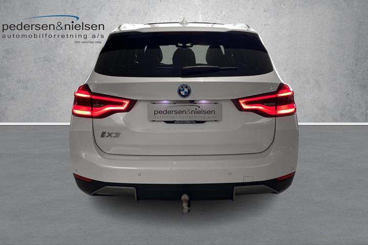 Hvid BMW iX3 fra 2021