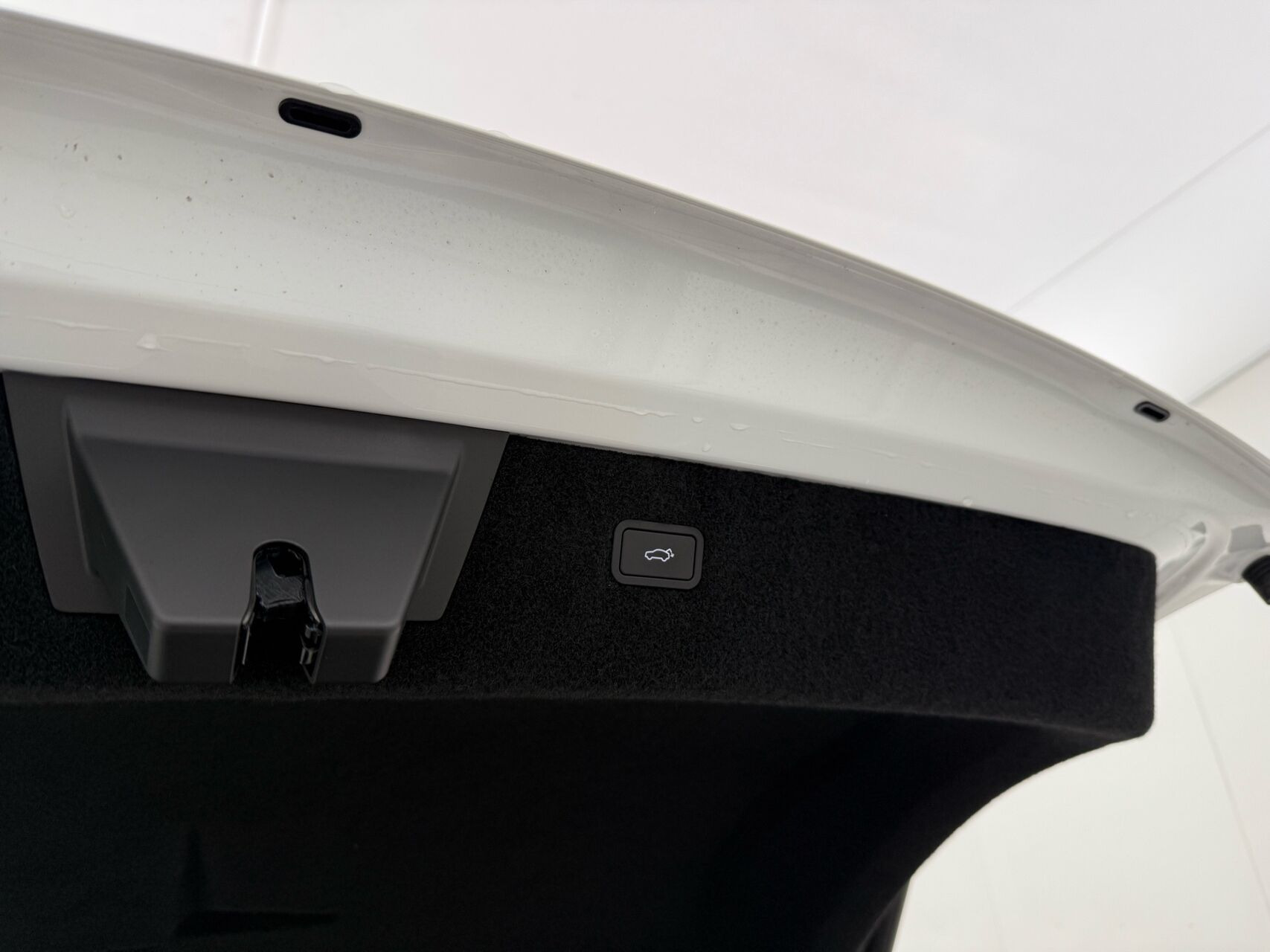 Hvid Polestar 4 fra 2024
