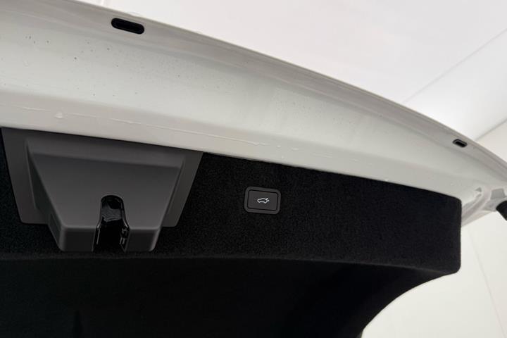 Hvid Polestar 4 fra 2024