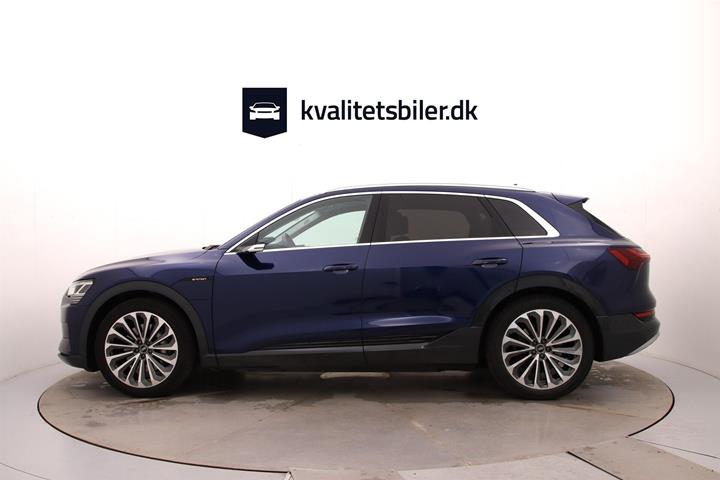 Blå Audi e-tron fra 2023