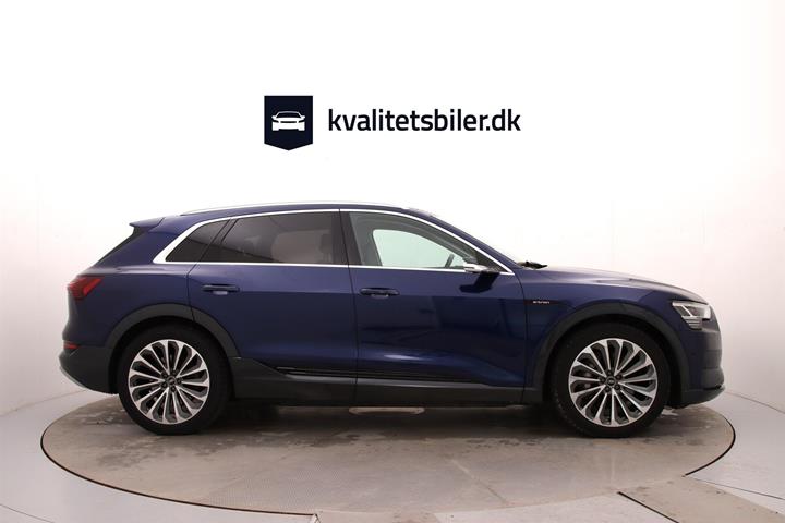 Blå Audi e-tron fra 2023