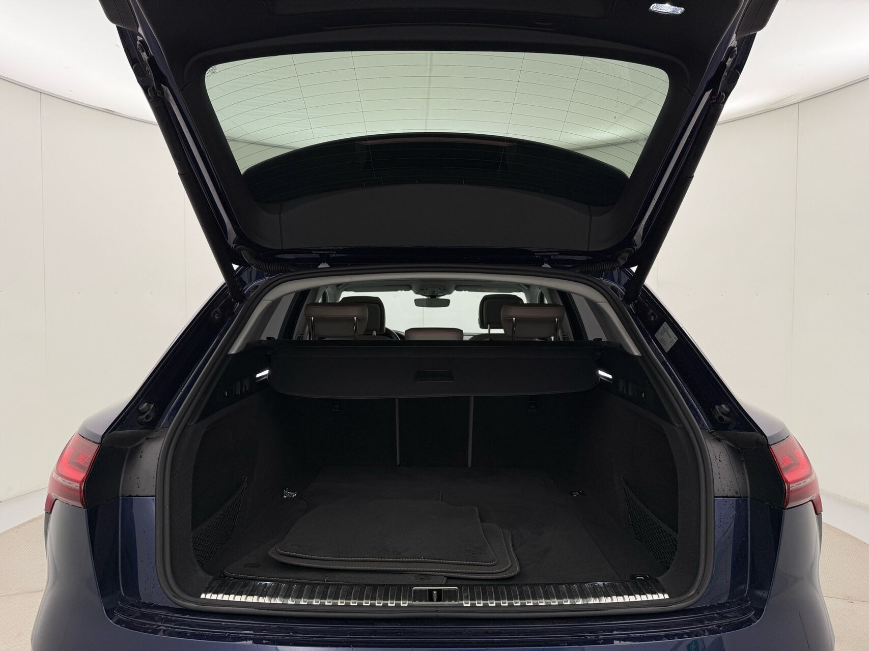 Blå Audi e-tron fra 2023