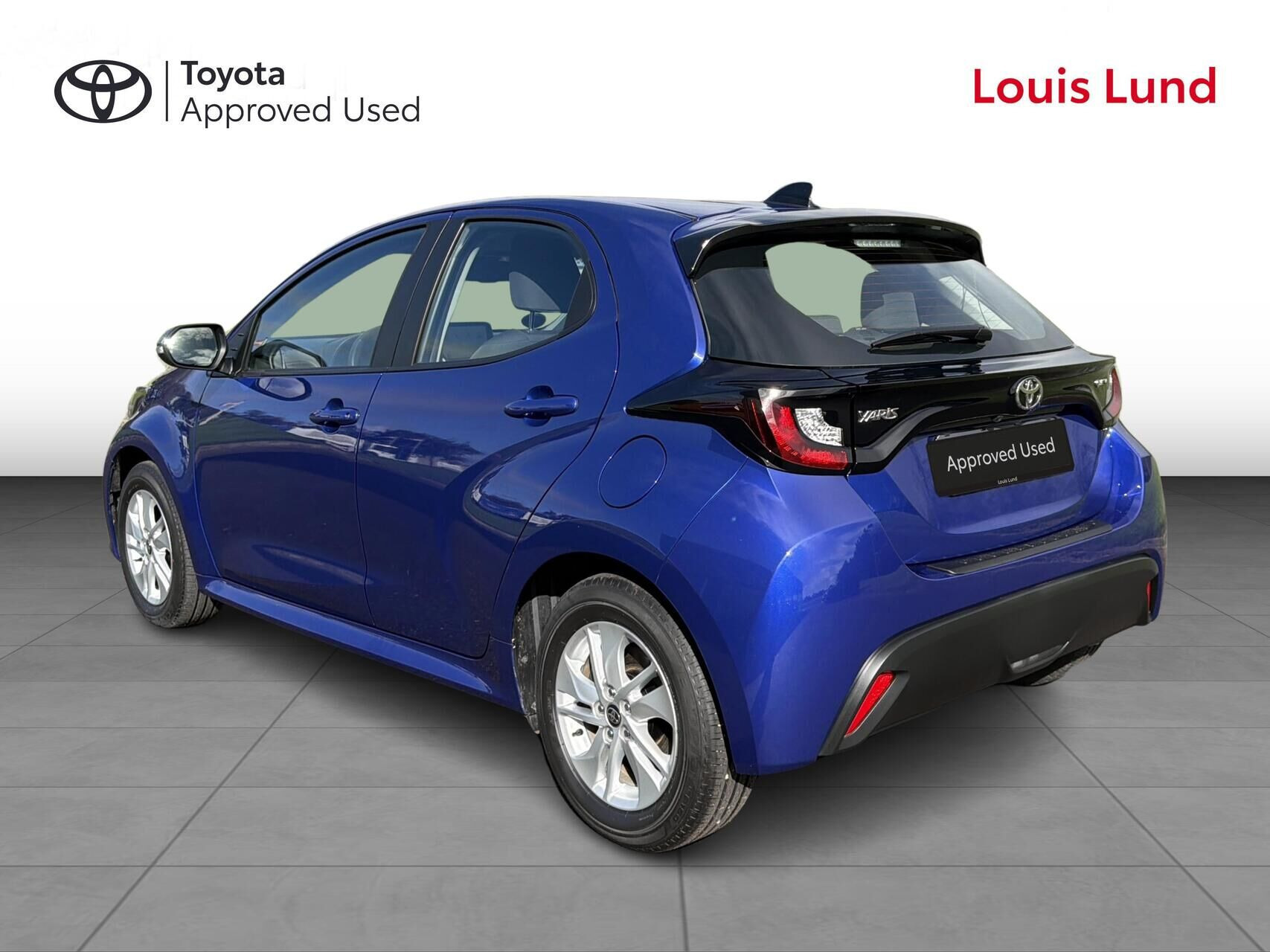 Blå Toyota Yaris fra 2025