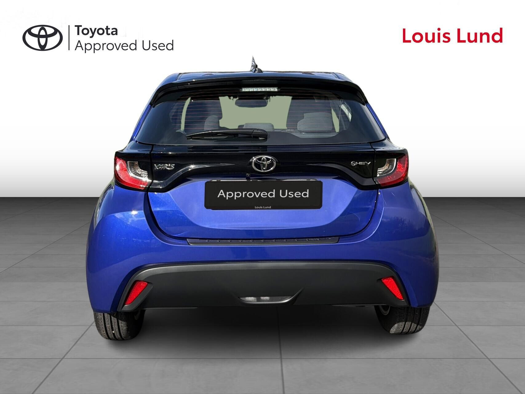 Blå Toyota Yaris fra 2025