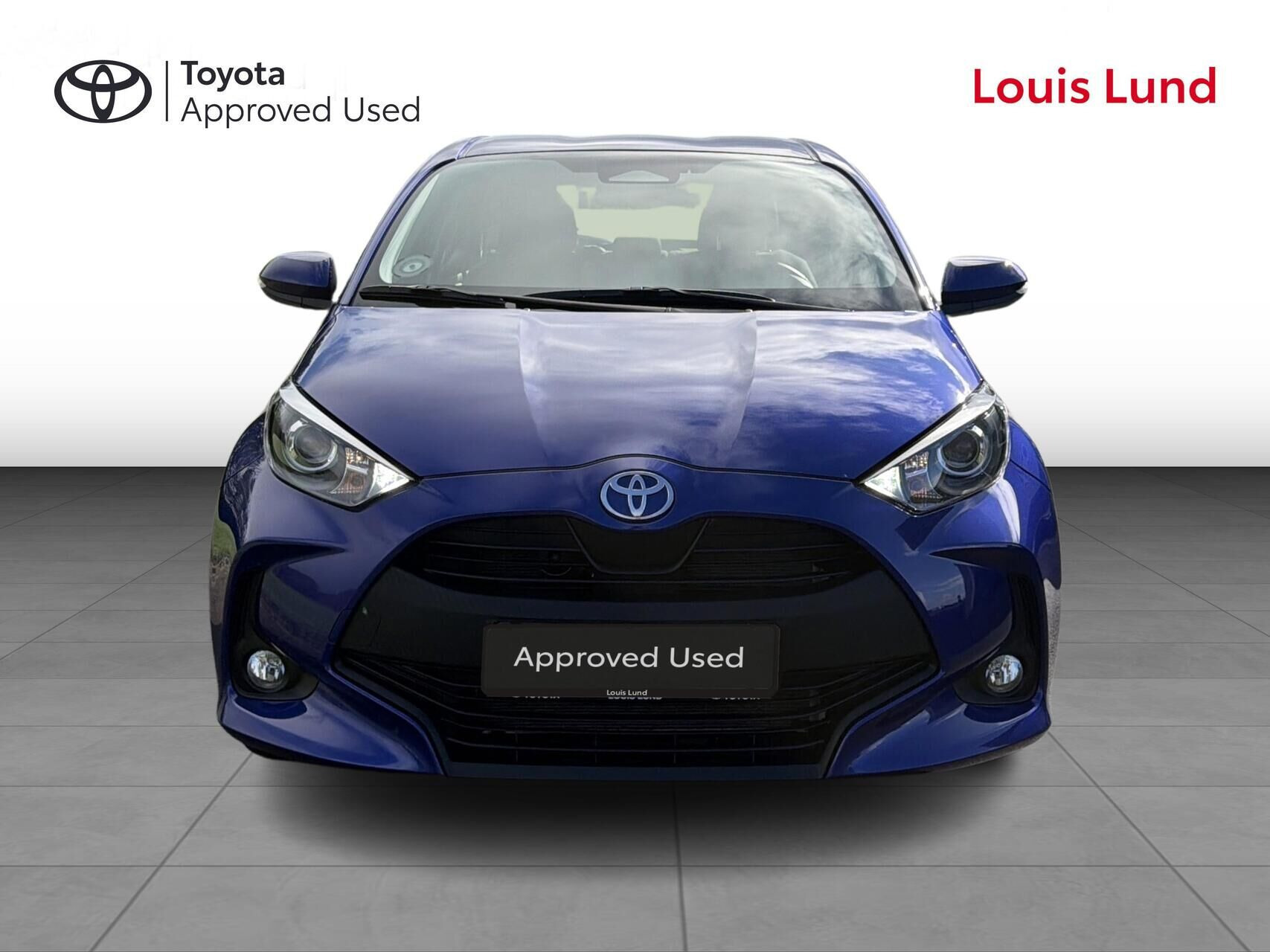 Blå Toyota Yaris fra 2025