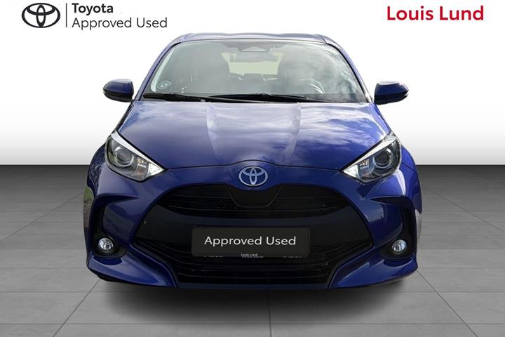 Blå Toyota Yaris fra 2025