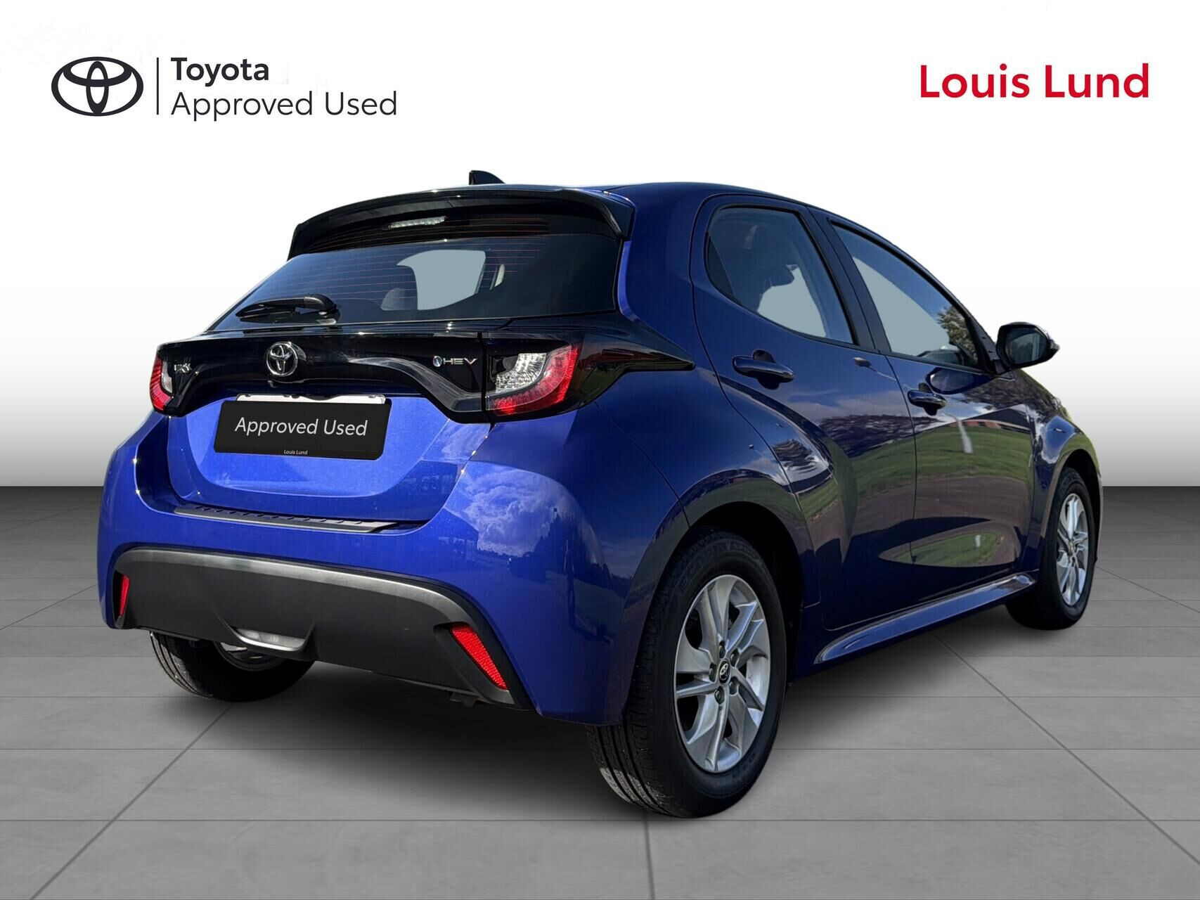 Blå Toyota Yaris fra 2025