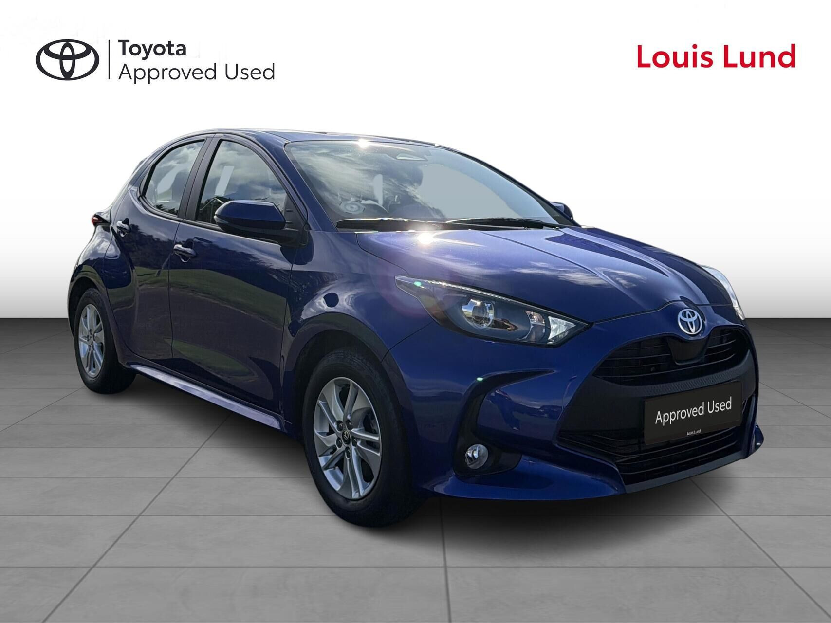Blå Toyota Yaris fra 2025