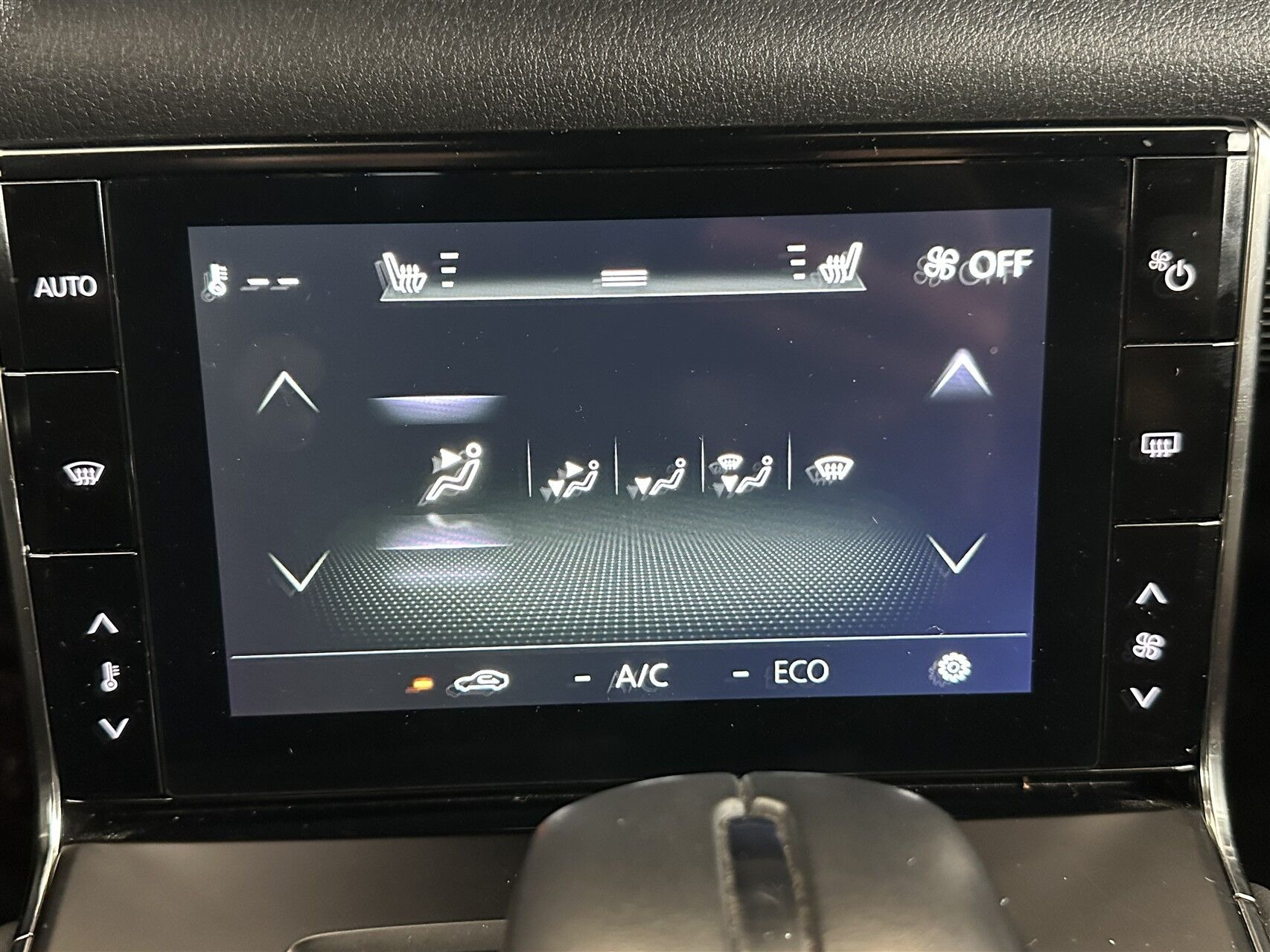 Hvid Mazda MX-30 fra 2023