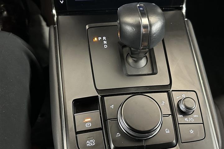 Hvid Mazda MX-30 fra 2023