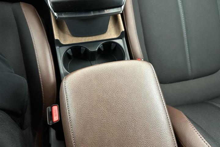 Hvid Mazda MX-30 fra 2023