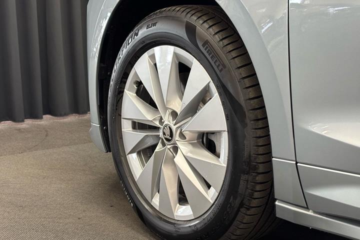 Grå Skoda Enyaq fra 2026