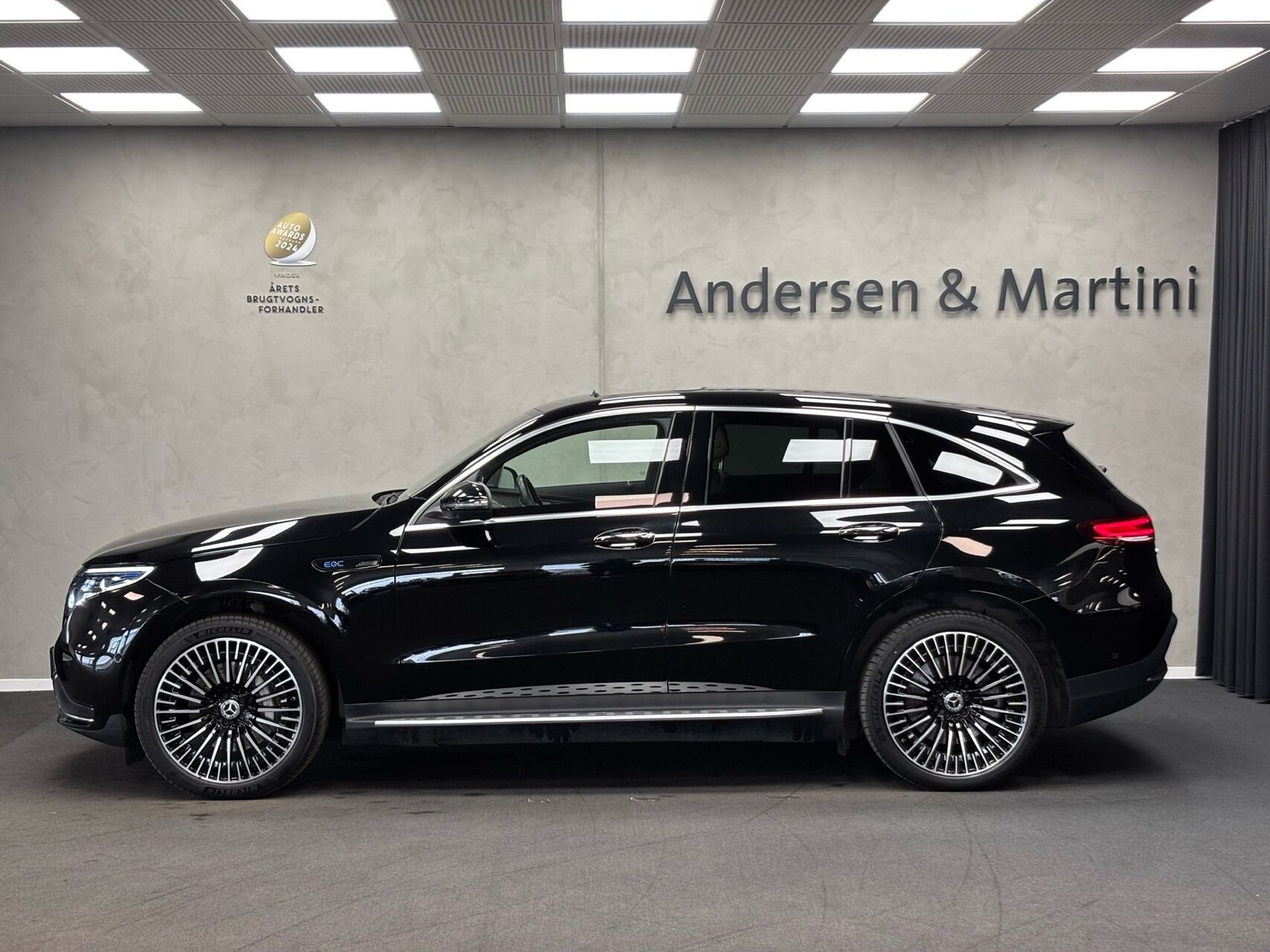 Sort Mercedes EQC400 fra 2020