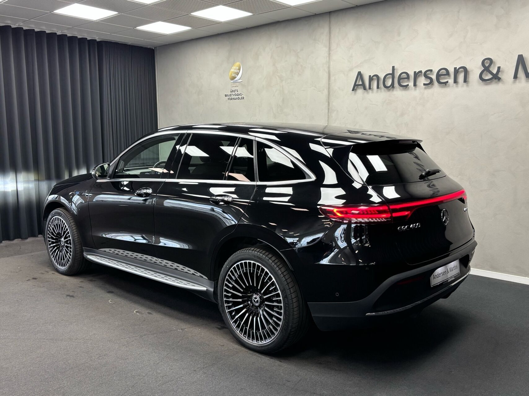 Sort Mercedes EQC400 fra 2020