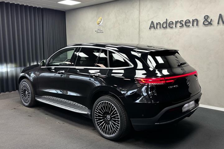 Sort Mercedes EQC400 fra 2020