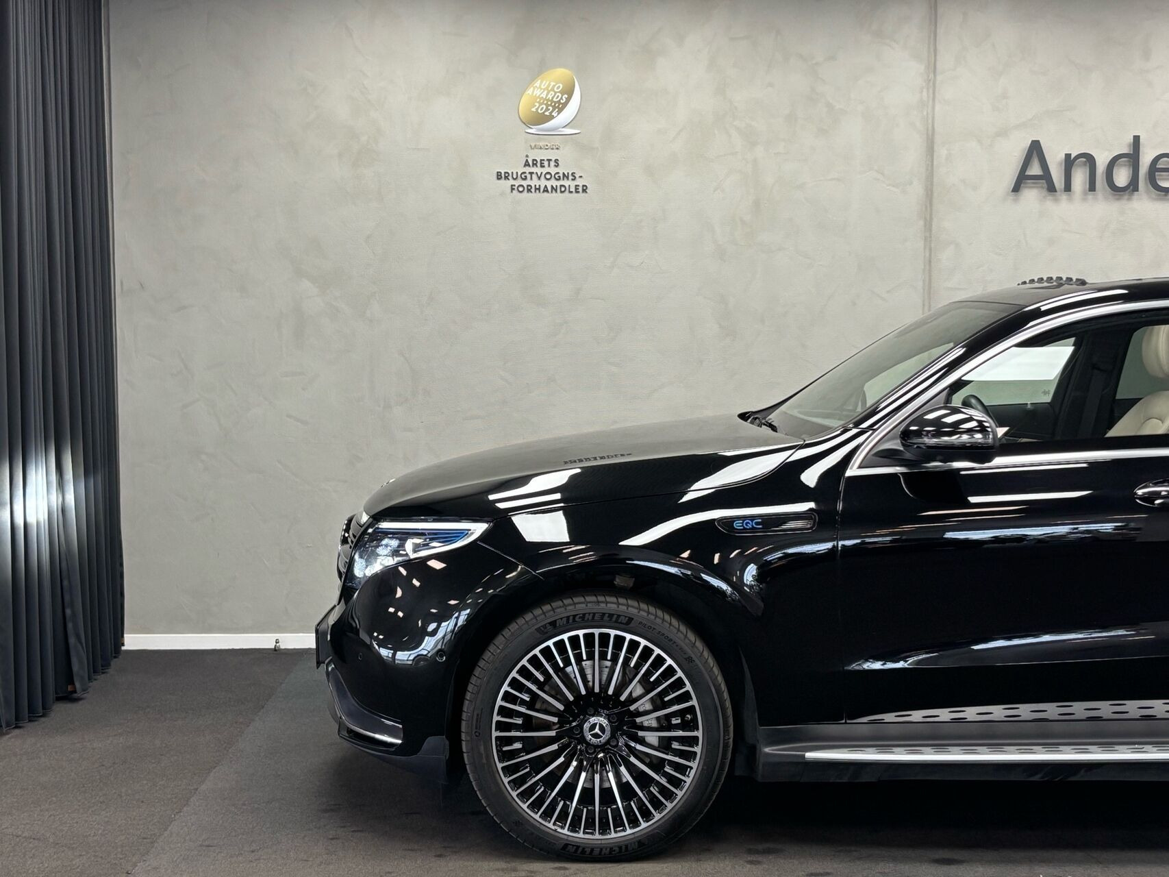 Sort Mercedes EQC400 fra 2020