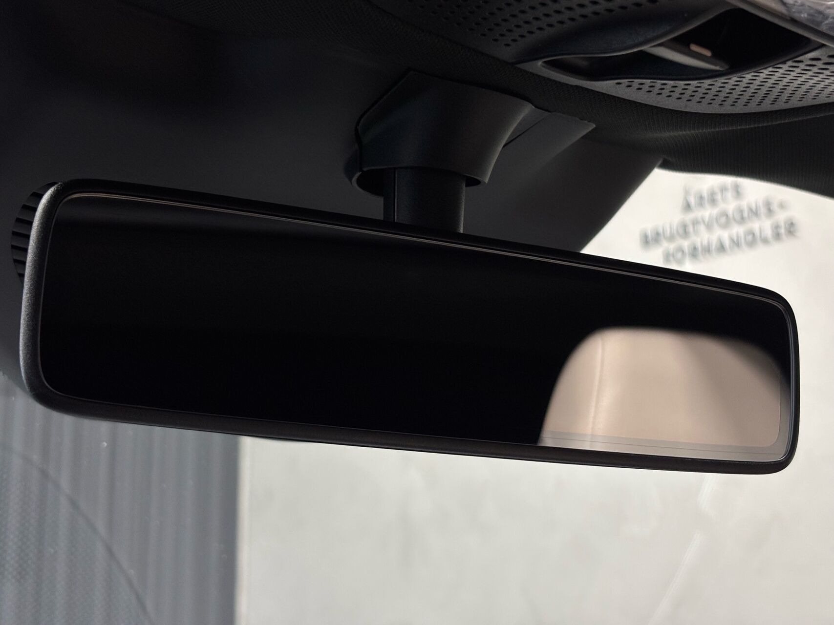 Sort Mercedes EQC400 fra 2020