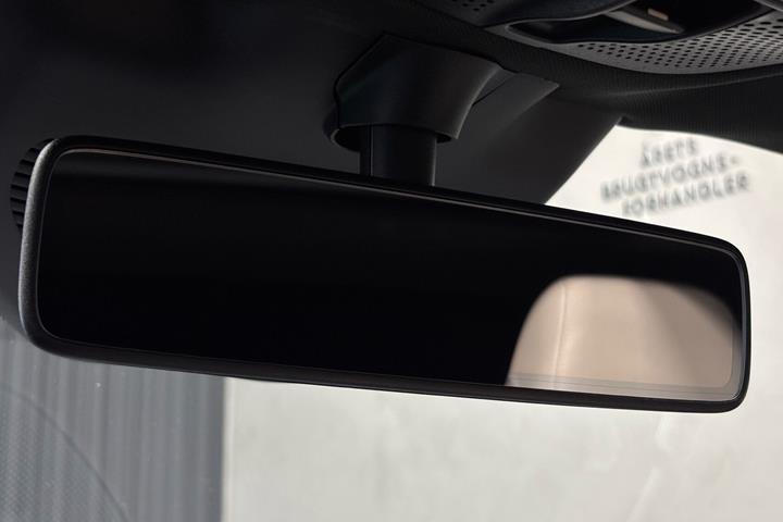 Sort Mercedes EQC400 fra 2020
