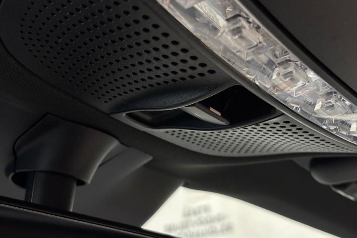Sort Mercedes EQC400 fra 2020