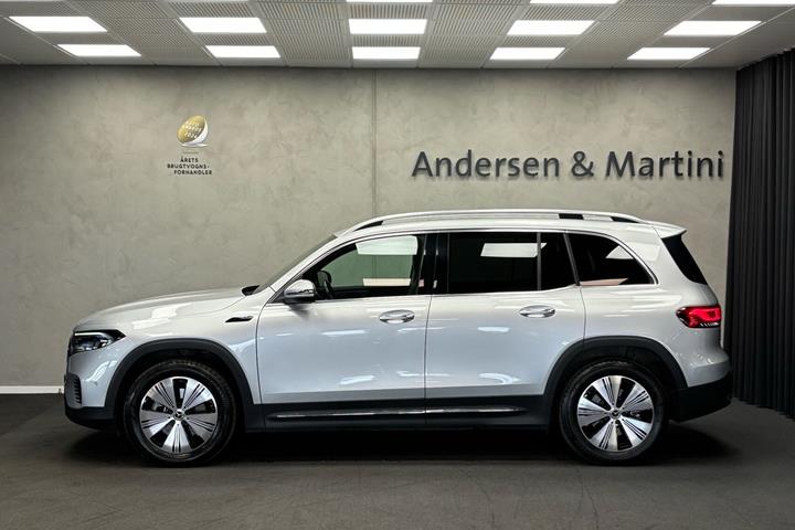 Sølv Mercedes EQB250 fra 2022