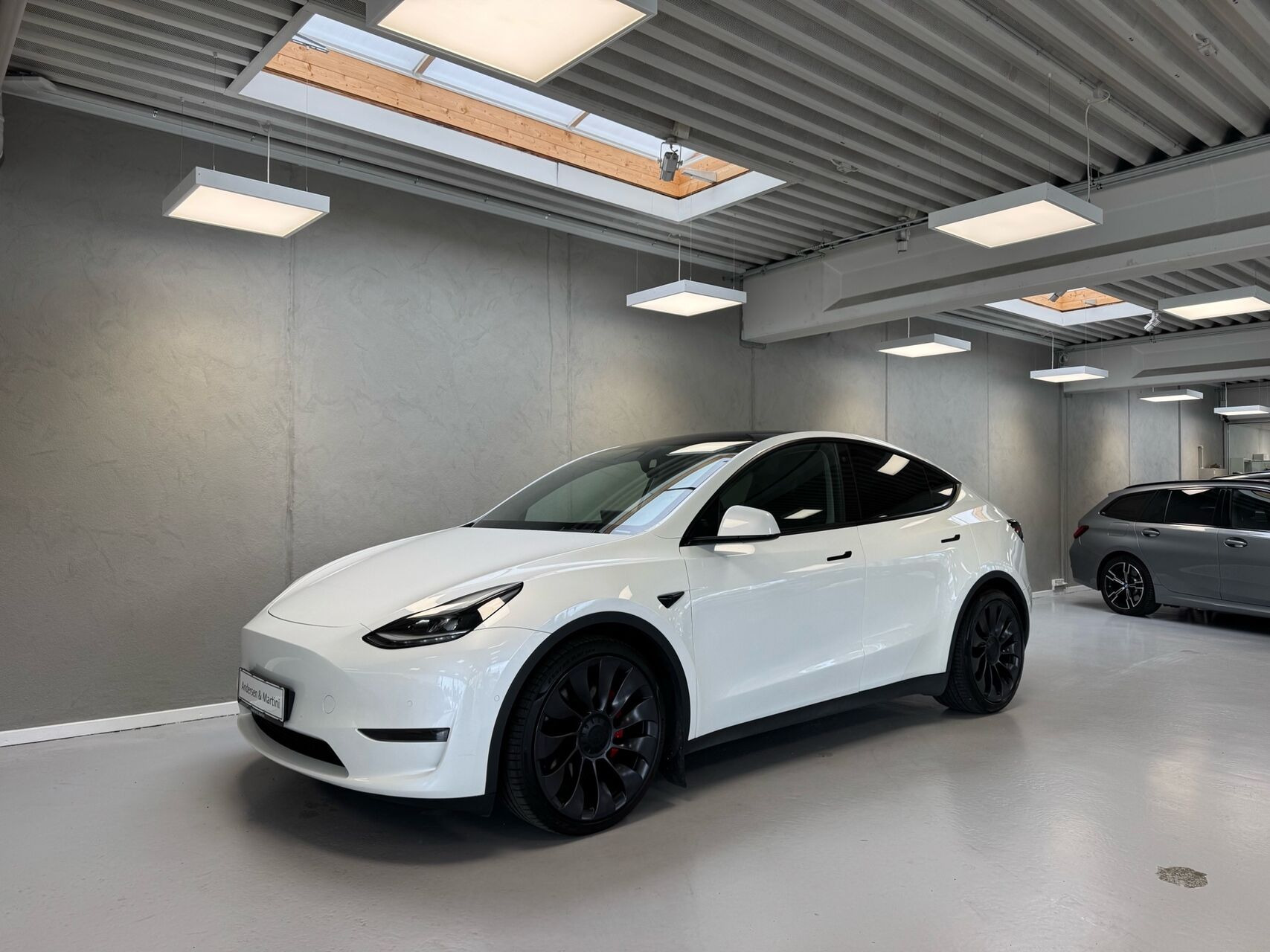 Tesla Model Y EL Performance AWD 534HK 5d Aut.